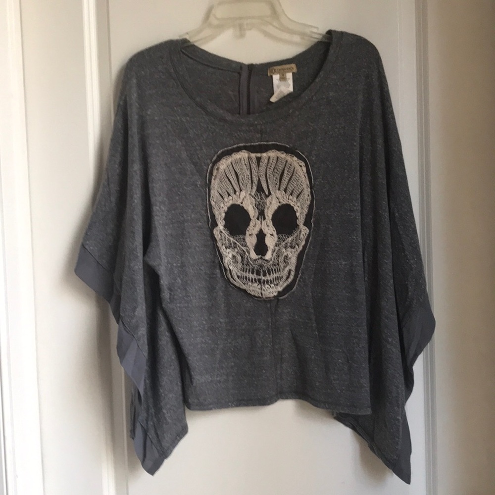 Women's Gray Skull Pullover Top - Brand Unspecified